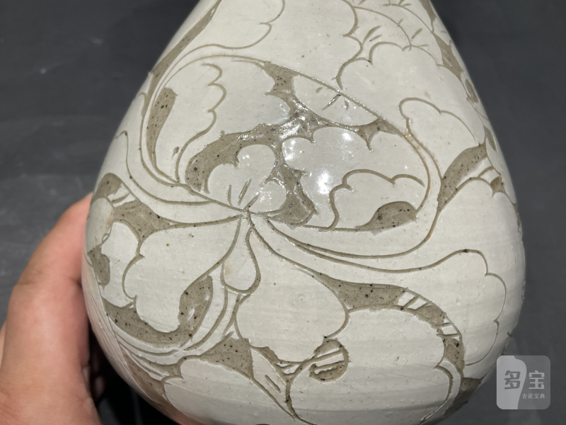 明 刻花山西玉壶春白底刻 - 图6